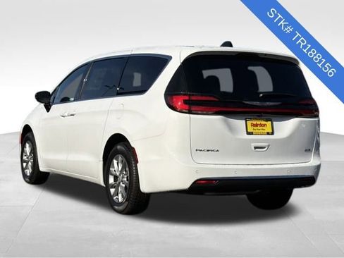 New 2026 Chrysler Pacifica Select image 5