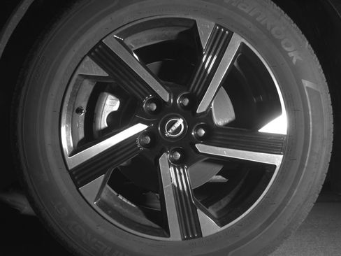 Used 2025 Nissan Sentra SV FWD image 12