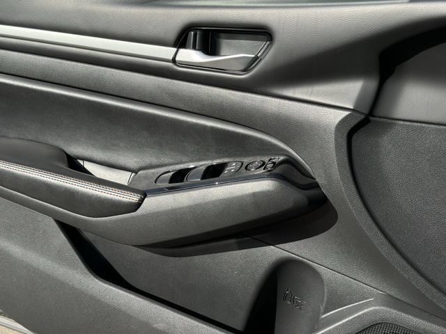 Used 2024 Nissan Altima 2.5 SR FWD image 24
