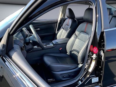 Certified 2025 Nissan Sentra SR w/ SR Premium Package image 20