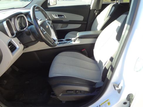 Used 2017 Chevrolet Equinox LT w/ Convenience Package image 9