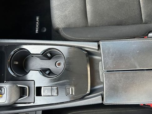 Used 2024 Nissan Rogue SV image 23