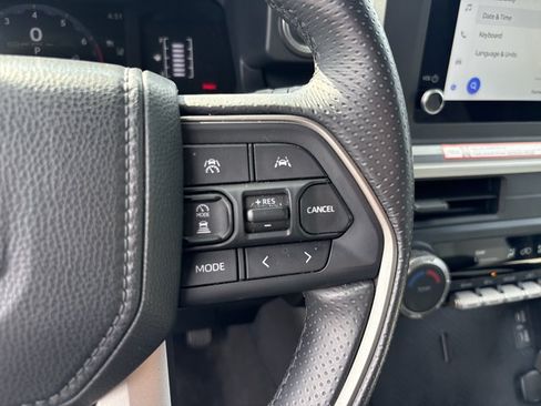 Used 2025 Toyota 4Runner SR5 AWD/4WD image 20