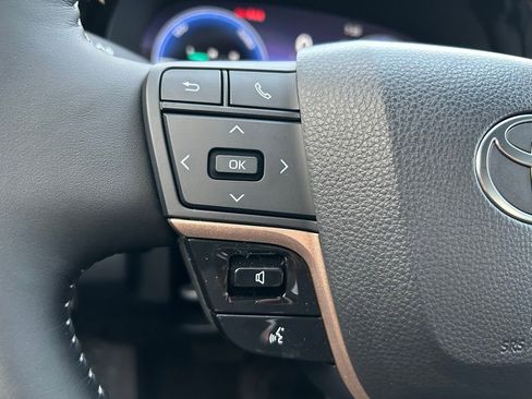 Used 2025 Toyota Crown Signia image 22