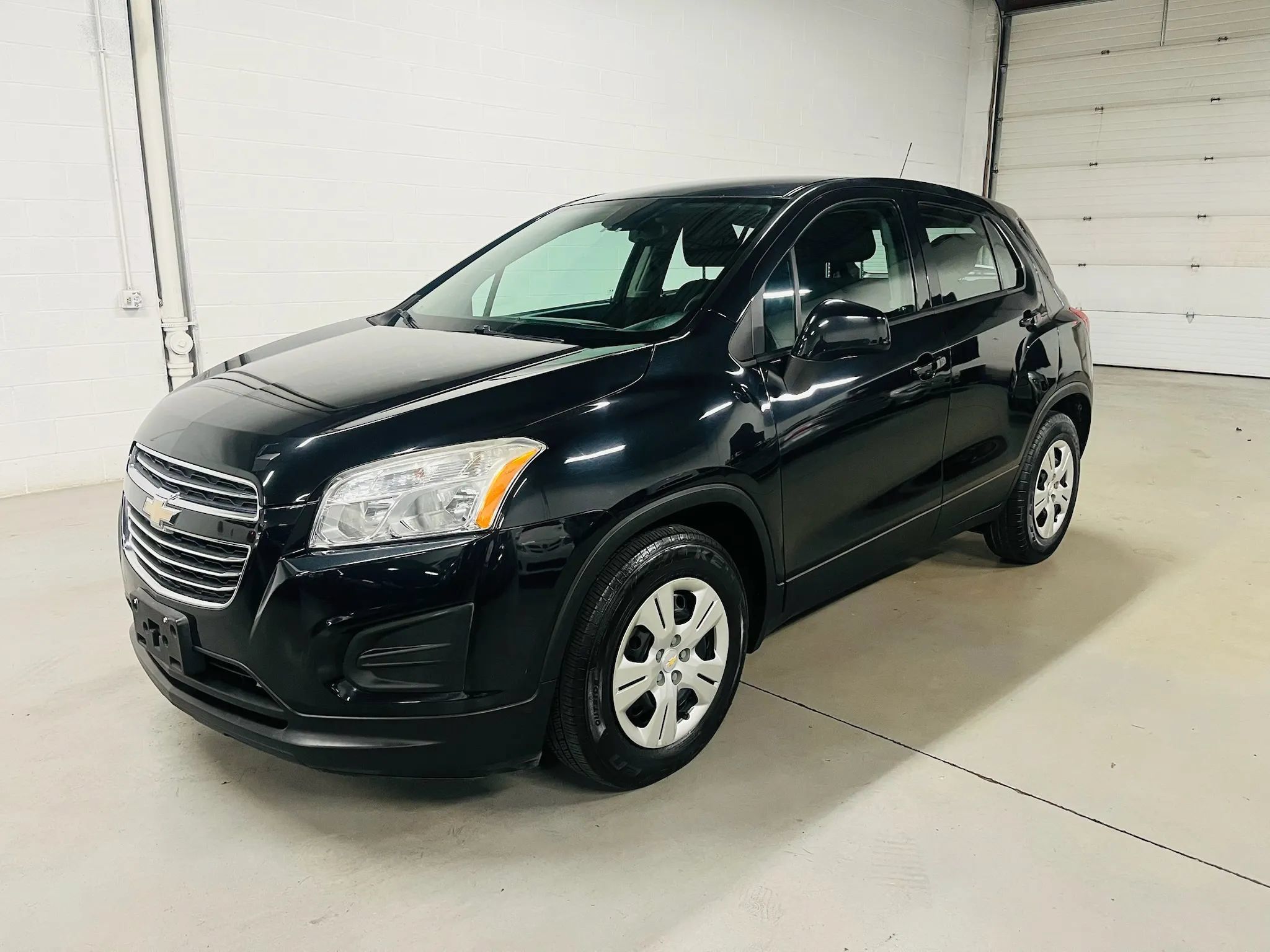 Used 2016 Chevrolet Trax LS FWD image 2
