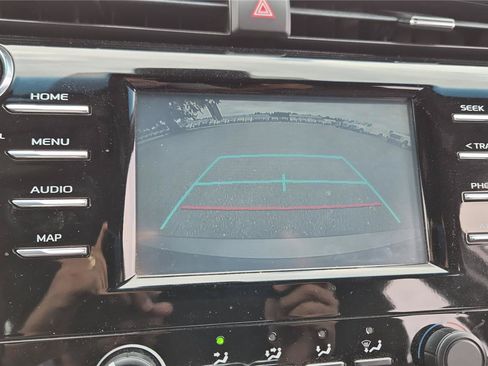 Used 2019 Toyota Camry FWD image 18