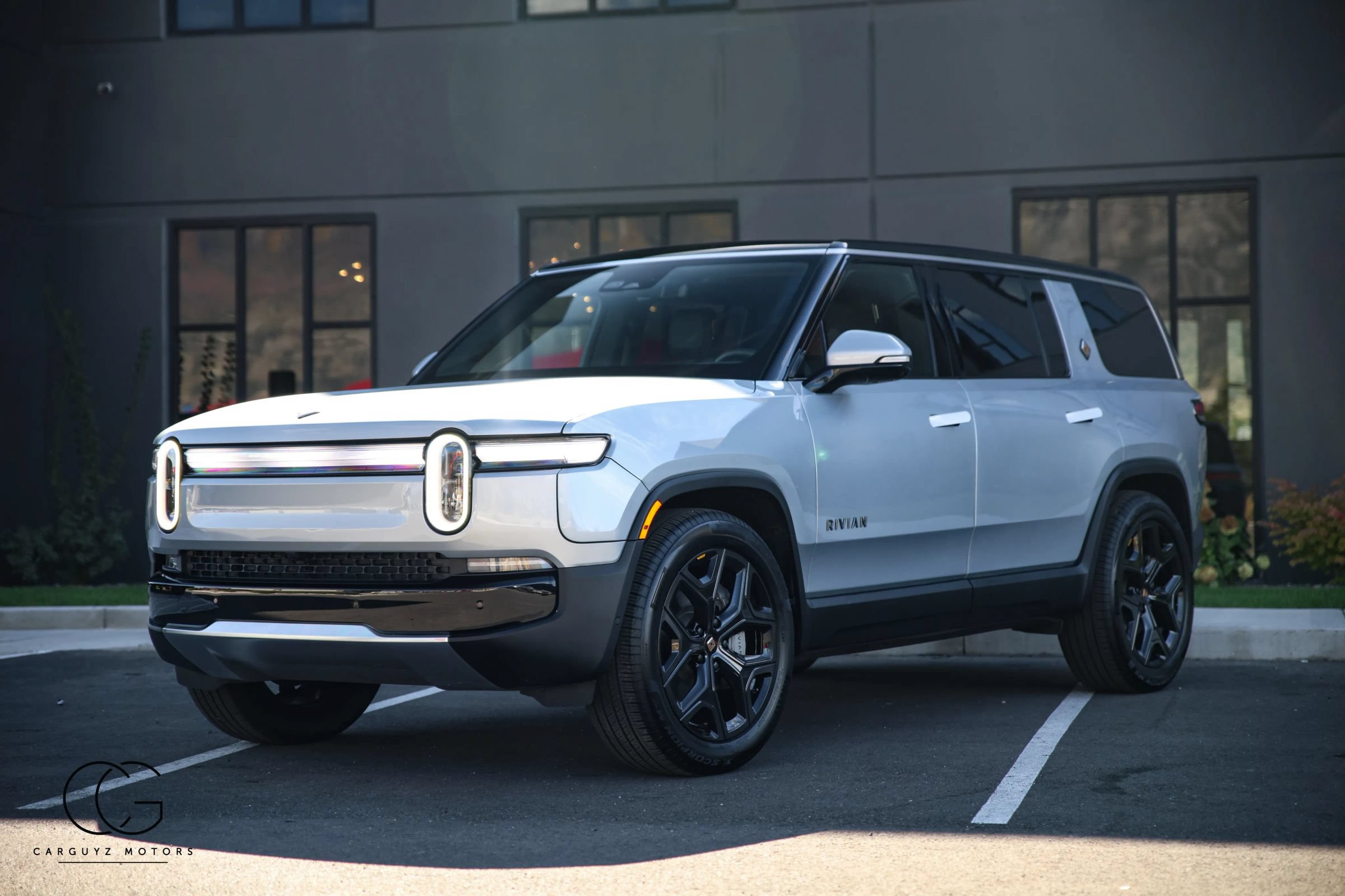 Used 2026 Rivian R1S Adventure Dual AWD/4WD image 3