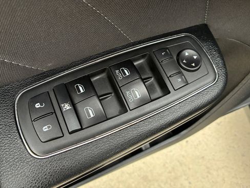 Used 2020 Dodge Charger SXT w/ Blacktop Package image 9