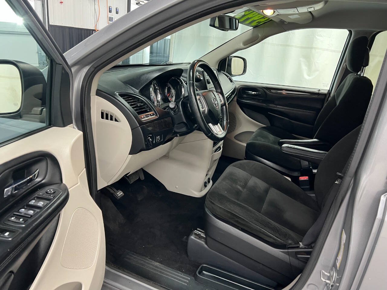 Used 2016 Dodge Grand Caravan SE w/ Quick Order Package 29E SE FWD image 7