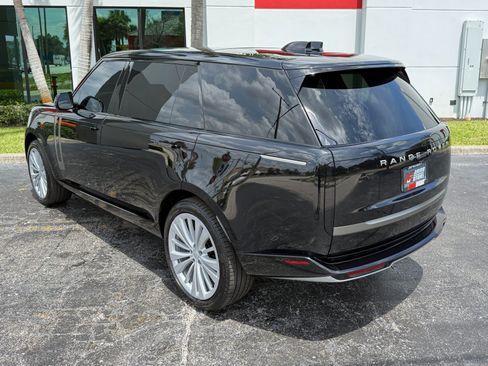 Used 2025 Land Rover Range Rover Long Wheelbase SE AWD/4WD image 17