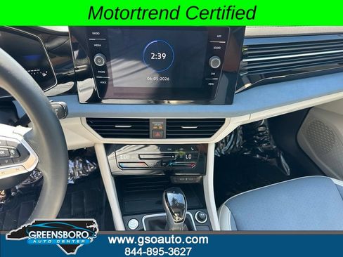 Used 2025 Volkswagen Jetta SE FWD image 24