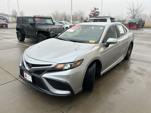 Certified 2023 Toyota Camry SE image 3