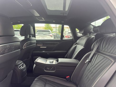 Used 2025 Genesis G90 3.5T AWD/4WD image 10
