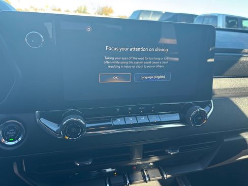 Used 2023 Chevrolet Colorado Trail Boss w/ Technology Package image 9