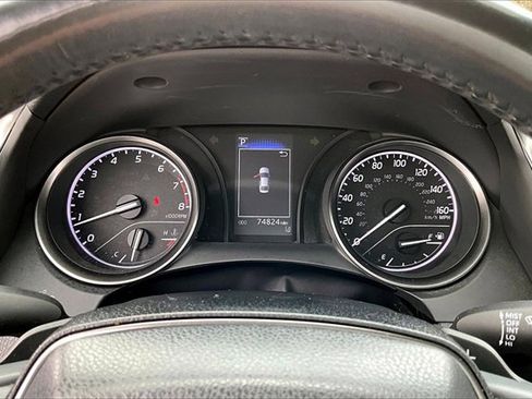 Used 2021 Toyota Camry SE image 12