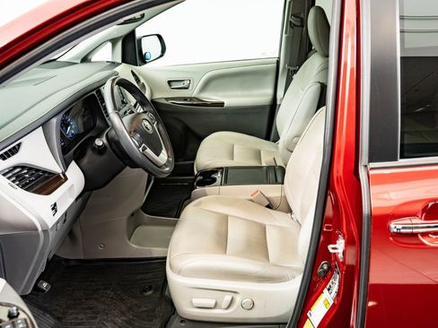 Used 2020 Toyota Sienna XLE FWD image 23