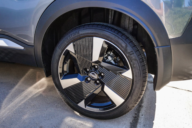 Used 2026 Nissan Kicks SR w/ SR Premium Package FWD image 7