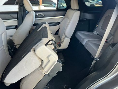 Used 2019 Ford Explorer XLT w/ Equipment Group 201A FWD image 18