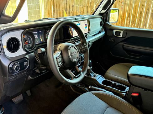 Used 2024 Jeep Wrangler Unlimited Sport AWD/4WD image 6