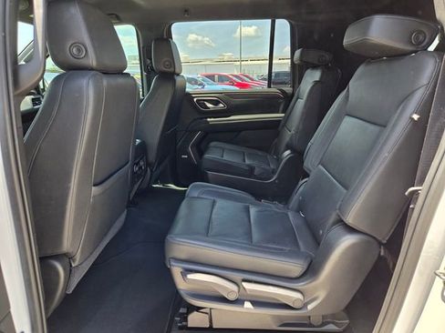Used 2021 Chevrolet Suburban LT w/ Luxury Package RWD image 15