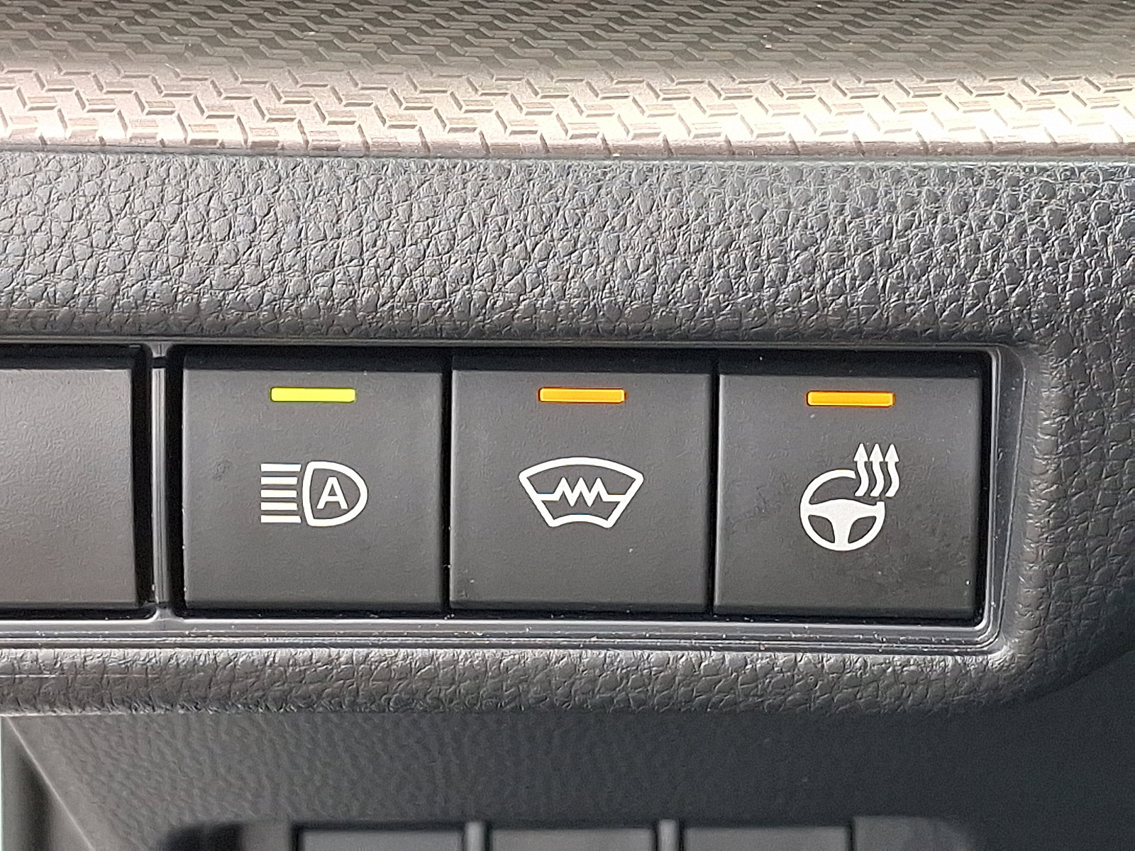 Certified 2024 Toyota Prius XLE AWD/4WD image 29