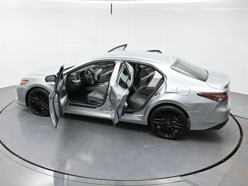 Used 2022 Toyota Camry LE image 38