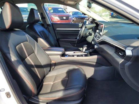 Used 2024 Nissan Altima 2.5 SR image 14