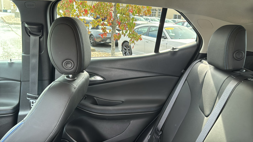 Used 2025 Buick Encore GX Sport Touring w/ Advanced Technology Package AWD/4WD image 28