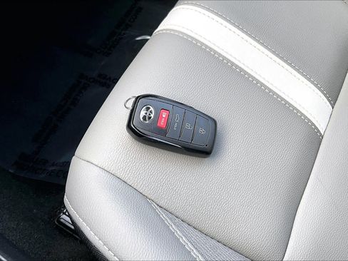 Used 2025 Toyota Camry SE image 14