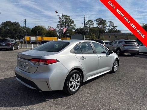 Used 2022 Toyota Corolla LE image 3