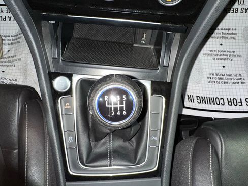 Used 2016 Volkswagen Golf R 4-Door image 29