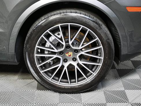 Certified 2022 Porsche Cayenne Coupe AWD/4WD image 40