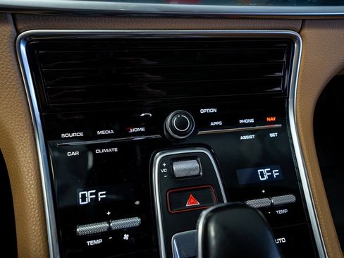 Used 2019 Porsche Panamera image 50