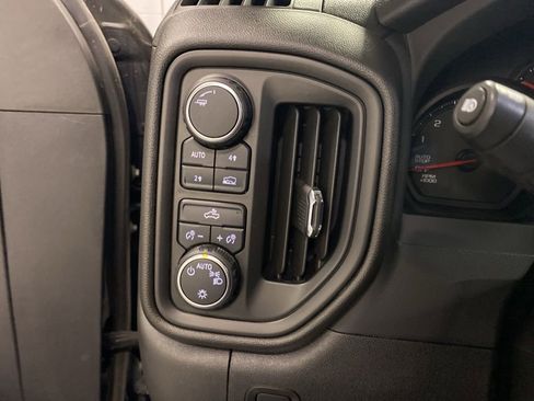 Used 2023 Chevrolet Silverado 1500 Custom image 19