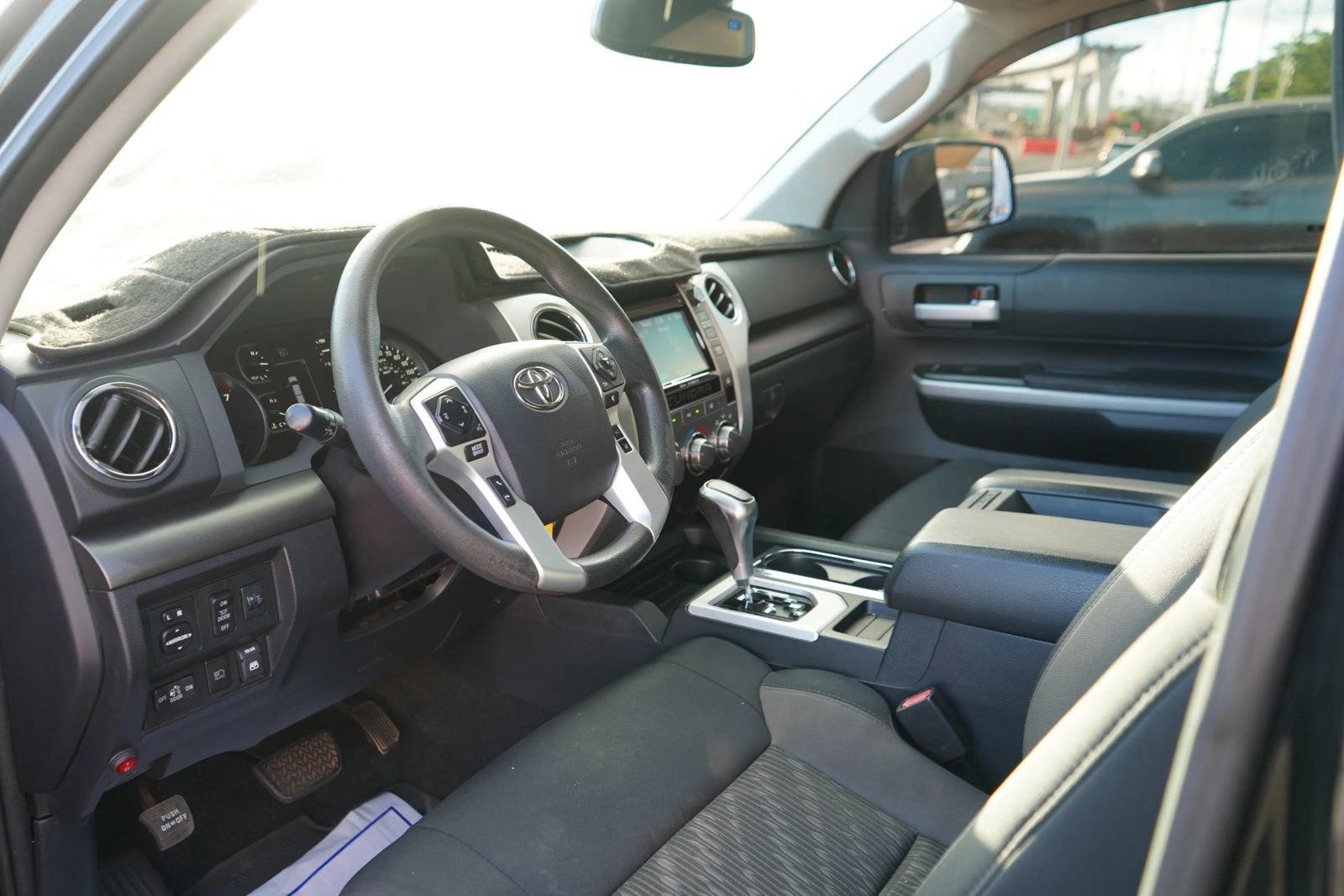 Used 2018 Toyota Tundra SR5 AWD/4WD image 10