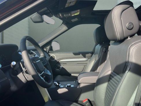 New 2026 Land Rover Discovery Limited Edition image 14
