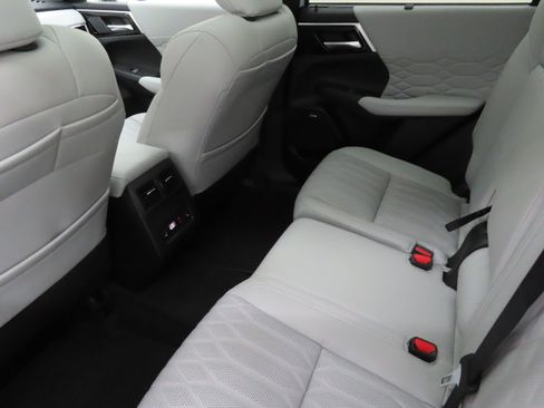 New 2026 Mitsubishi Outlander SEL FWD image 21