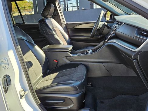 Used 2023 Jeep Grand Cherokee Altitude image 14