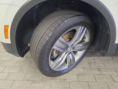 Used 2020 Volkswagen Tiguan SEL image 33