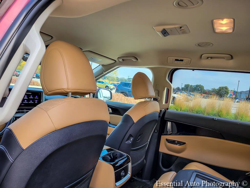Used 2024 Kia Carnival EX FWD image 12