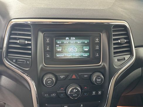 Used 2015 Jeep Grand Cherokee Laredo w/ Quick Order Package 23E AWD/4WD image 18