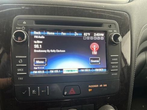 Used 2017 Chevrolet Traverse LT w/ Style and Technology Package FWD image 13