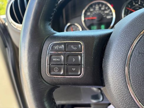 Used 2017 Jeep Wrangler Unlimited Sahara w/ Connectivity Group AWD/4WD image 14