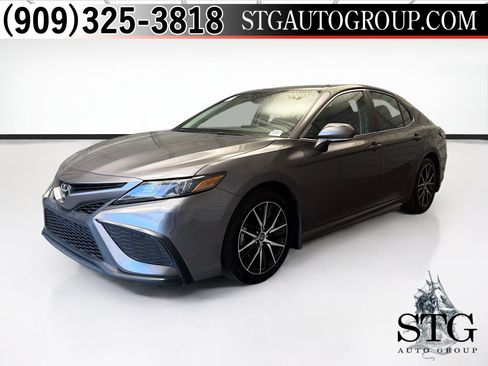 Used 2022 Toyota Camry SE w/ Carpet Mat Package (TMS) FWD image 1