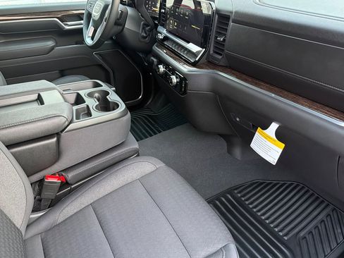 Used 2026 GMC Sierra 2500 SLE w/ LPO, Black Badging Package image 12