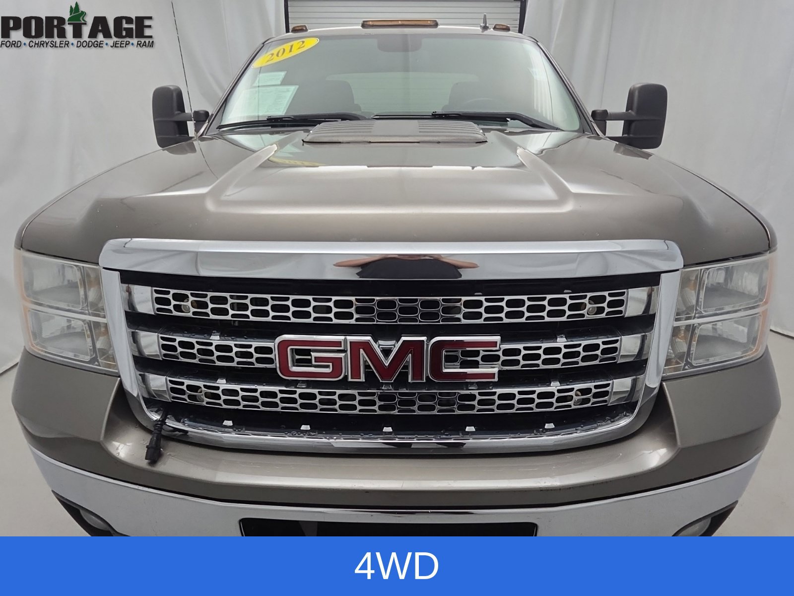 Used 2012 GMC Sierra 2500 SLE w/ SLE Preferred Package AWD/4WD image 2