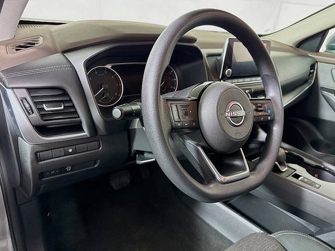 Used 2023 Nissan Rogue SV image 9