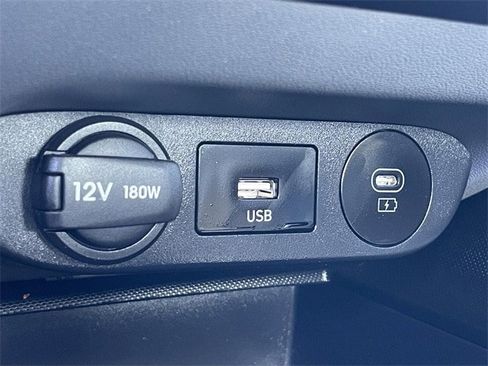 Used 2025 Hyundai Elantra SE image 19