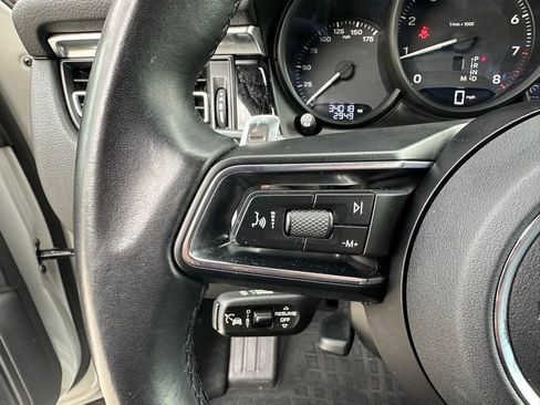 Certified 2024 Porsche Macan AWD/4WD image 18