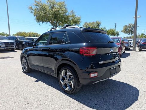 Used 2021 Hyundai Venue SEL image 6